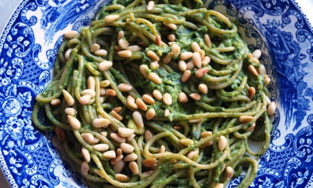 Spaghetti met avocado spinazie pesto