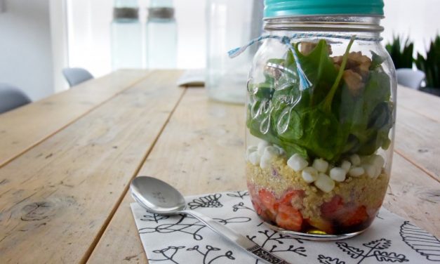 Salade met geitenkaas en aardbeien