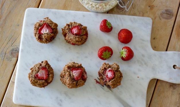 Vegan muffins met aardbeien