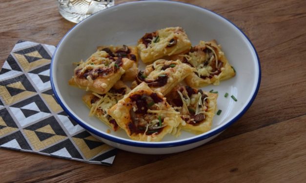 Mini pizza’s van bladerdeeg