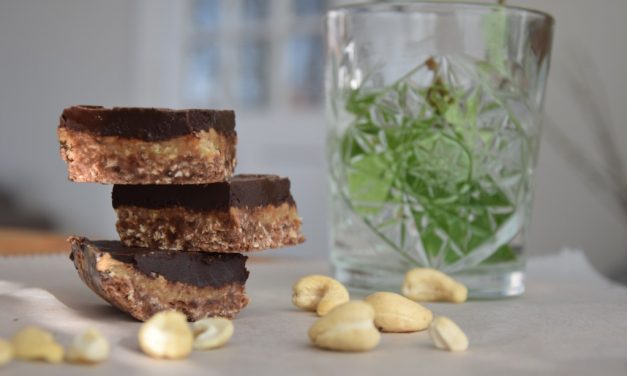 Raw gebakje met chocolade