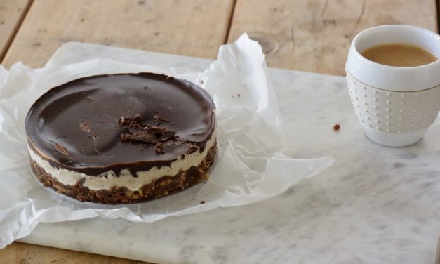 Raw taartje met kokos en chocolade