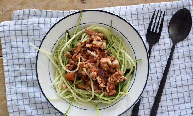 Courgette spaghetti met tomatensaus