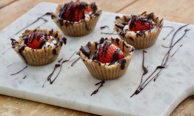 Vegan taartjes met aardbeien
