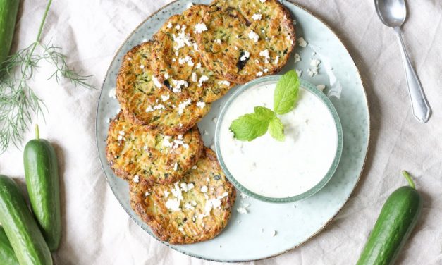Courgettekoekjes met feta dip