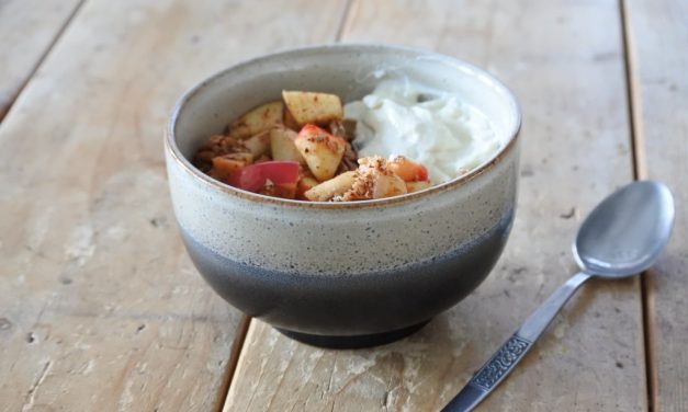 Warme fruitsalade met appel en peer