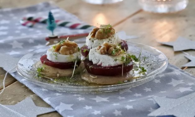 Blini’s met geitenkaas en bietjes