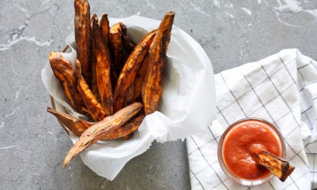 Zoete aardappel frietjes uit de airfryer