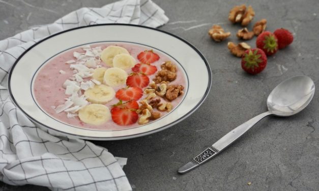 Smoothie bowl met aardbeien