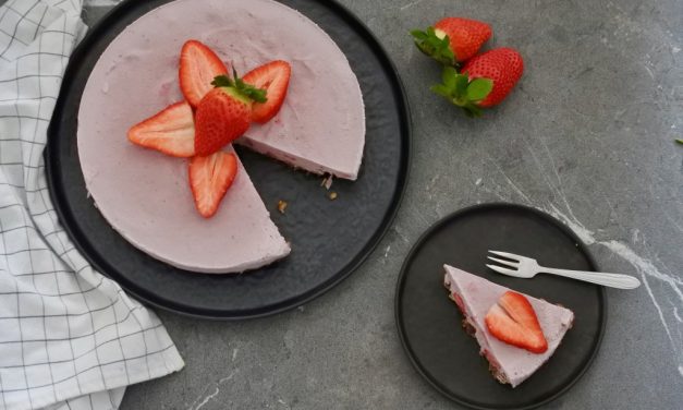 Vegan aardbeien cheesecake