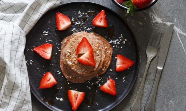 Vegan pannenkoeken met aardbeien