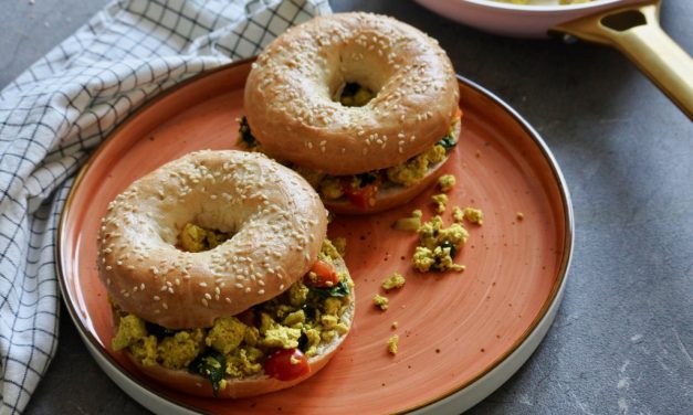 Scrambled tofu met spinazie