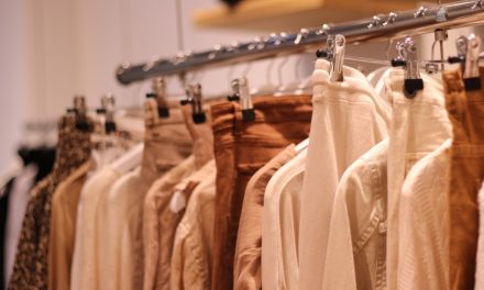 Van katoen tot cashmere: een reis door de kledingkast