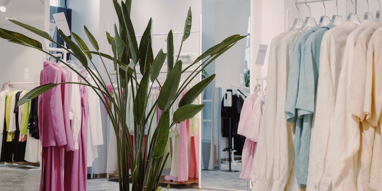 Zo stel je stap voor stap een duurzame garderobe samen