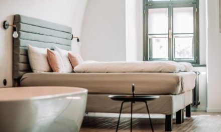 Met deze materialen maak je je slaapkamer extra knus